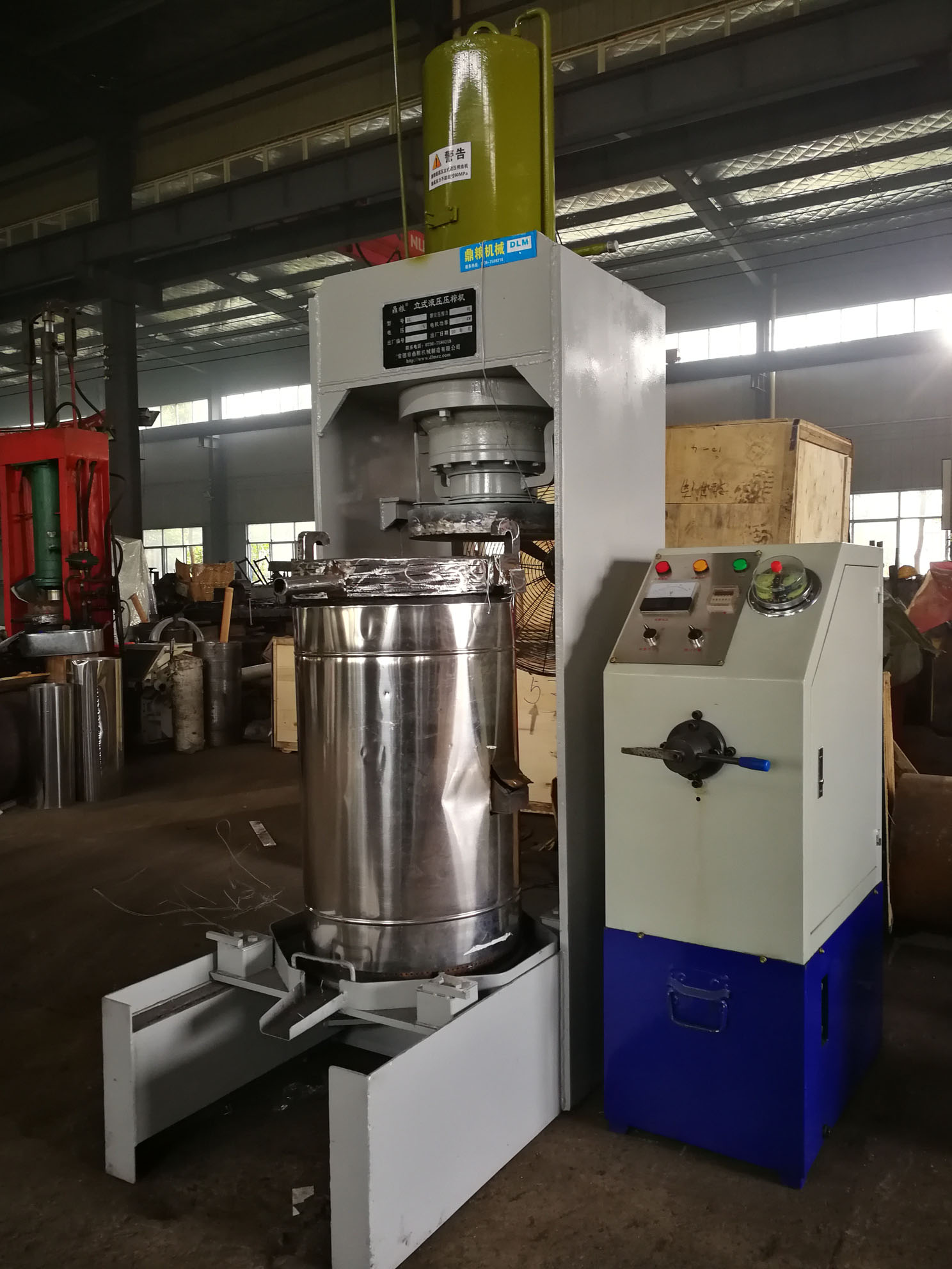 不銹鋼超高壓立式液壓壓榨機，果汁壓榨機，果渣壓榨機，藥材壓榨，油渣處理，白土壓榨